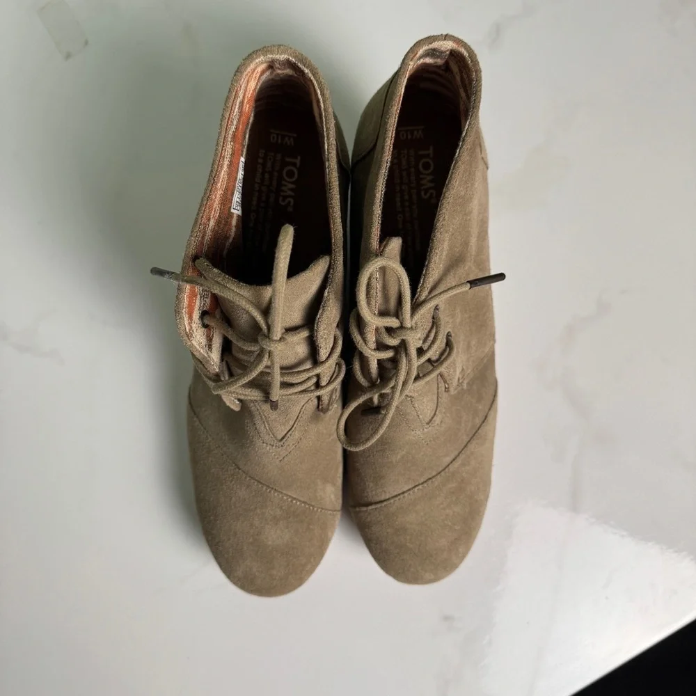Toms Desert Women's Brown Suede Lace Up Wedge Ankle Bootie Boots Size 10 741115